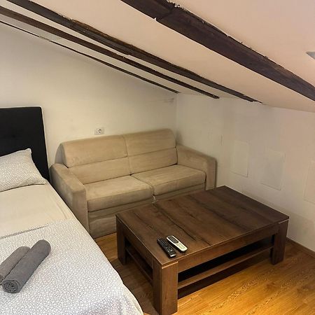 Apartment In The Heart Of Пула Экстерьер фото