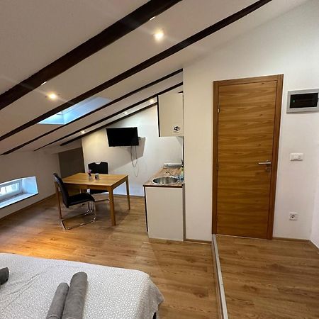 Apartment In The Heart Of Пула Экстерьер фото