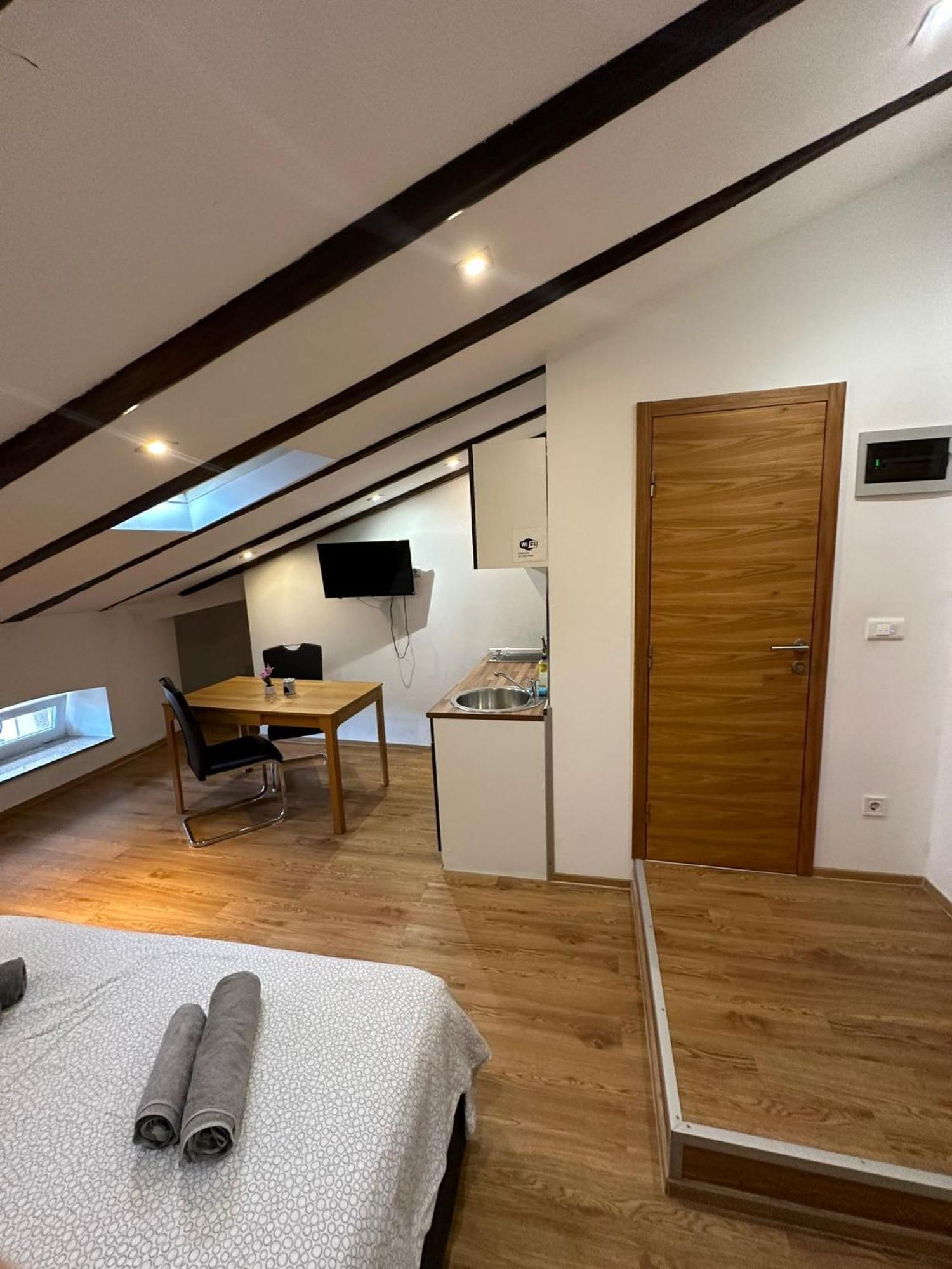Apartment In The Heart Of Пула Экстерьер фото