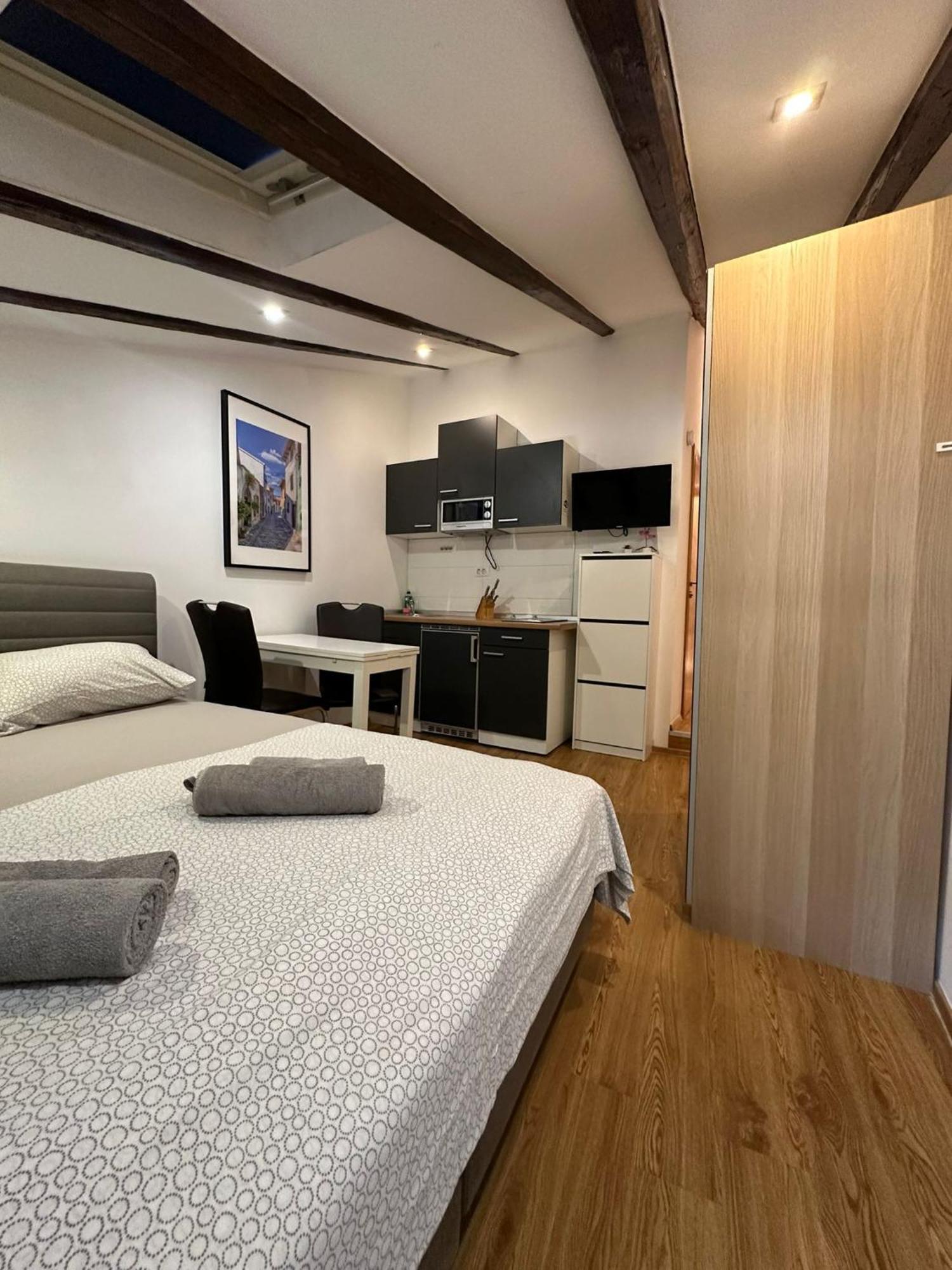 Apartment In The Heart Of Пула Экстерьер фото