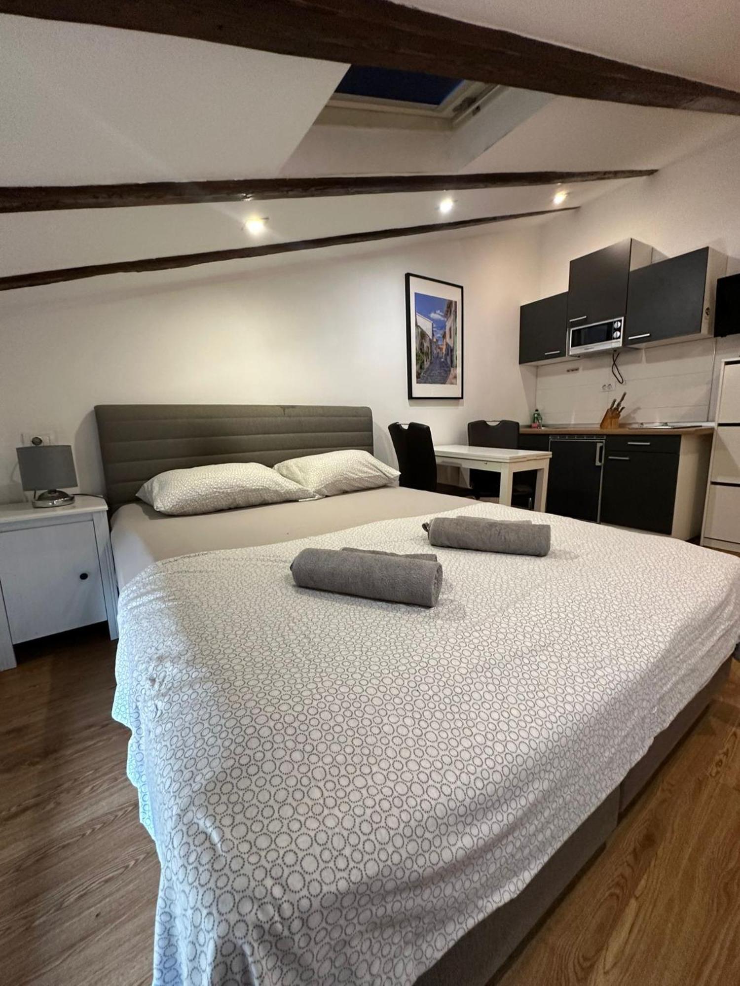 Apartment In The Heart Of Пула Экстерьер фото
