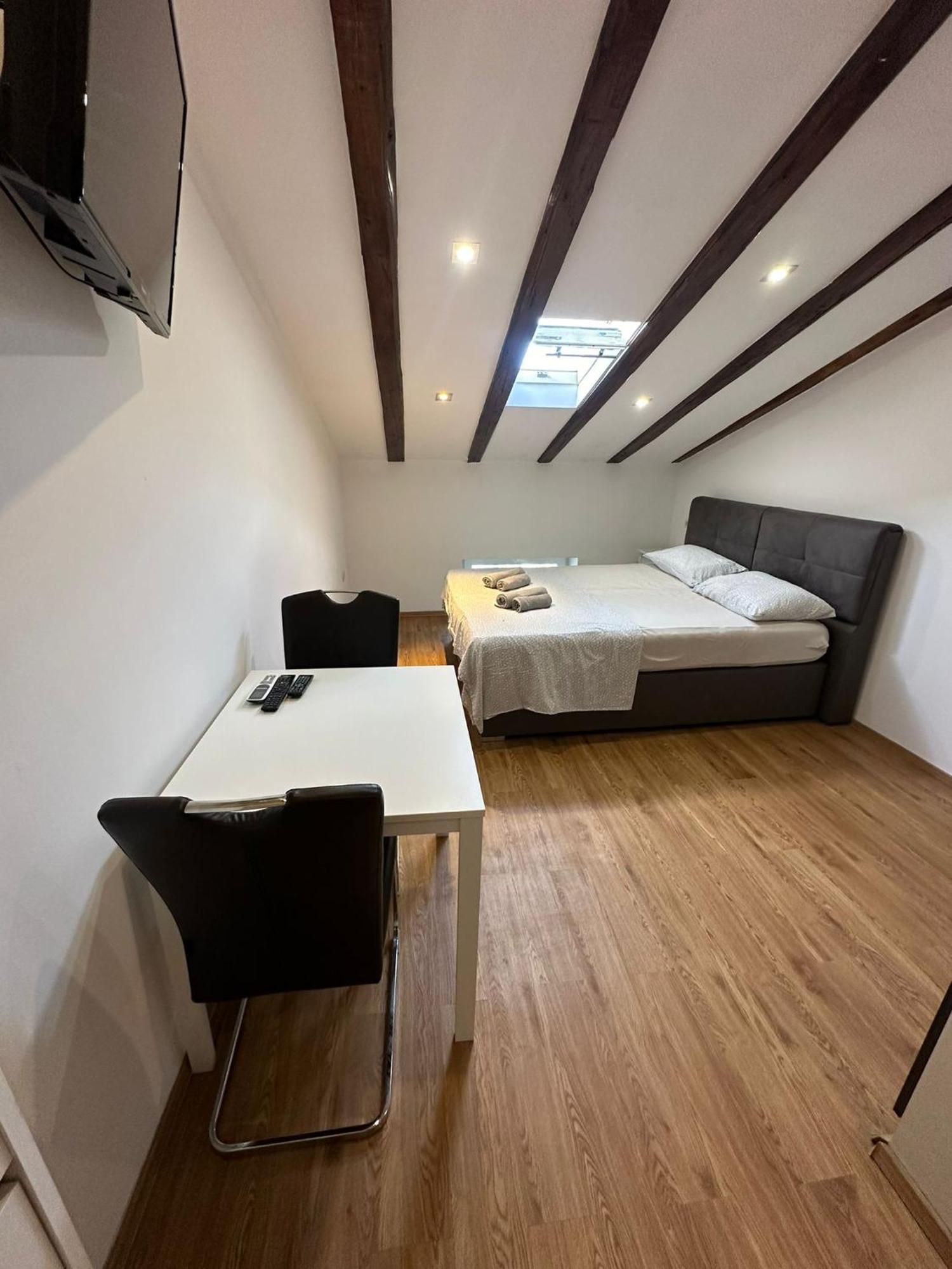Apartment In The Heart Of Пула Экстерьер фото