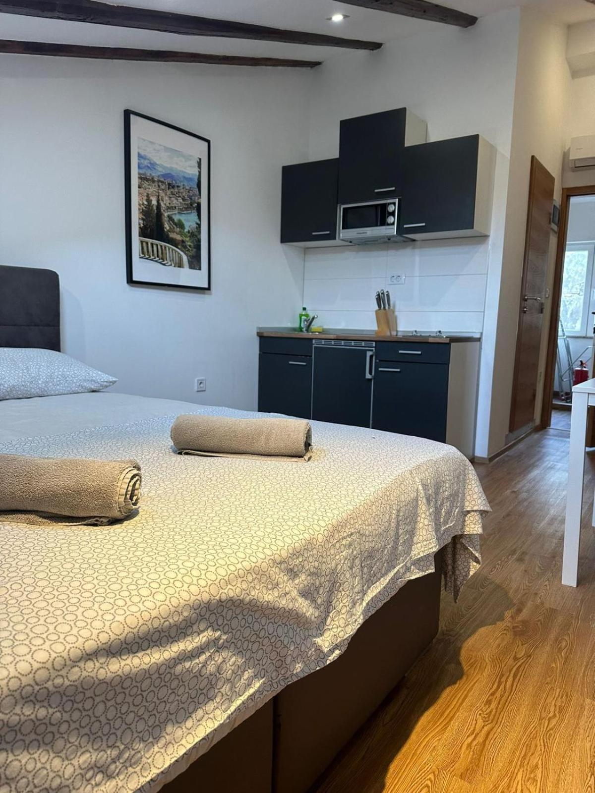 Apartment In The Heart Of Пула Экстерьер фото