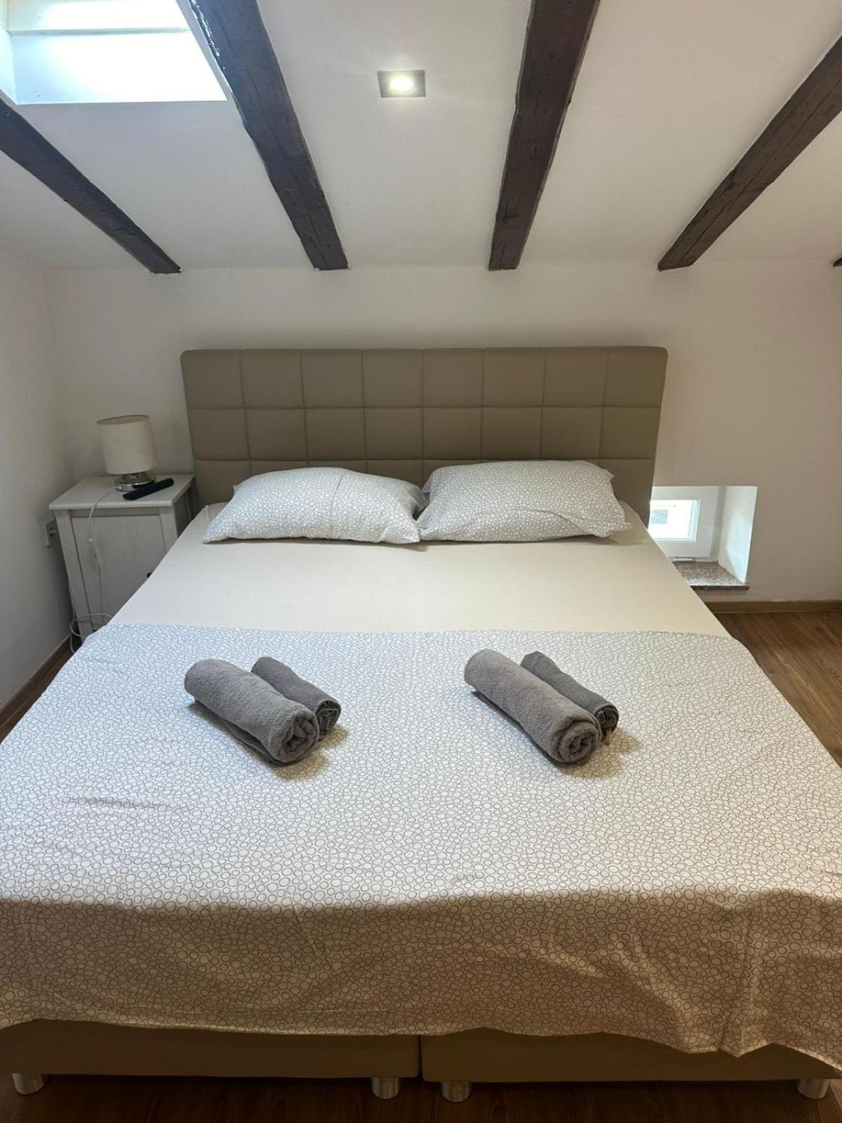 Apartment In The Heart Of Пула Экстерьер фото